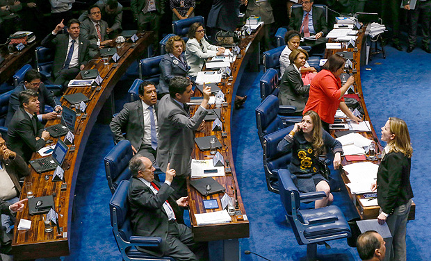 Senator Gleisi Hoffmann questioned the Senate's "moral capacity" to judge President Rousseff.