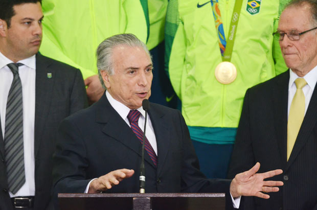 Michel Temer recebe o presidente do Comit Organizador da Rio-2016, Carlos Arthur Nuzman, e atletas olmpicos 