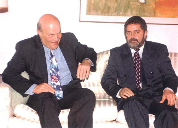 ORG XMIT: 183401_0.tif Luiz Incio Lula da Silva durante encontro com o embaixador dos EUA, Melvyn Levitsky, em Braslia (DF). (Braslia (DF), 17.05.1995. Foto de Juca Varella/Folhapress. Negativo: BS 01309-1995) 