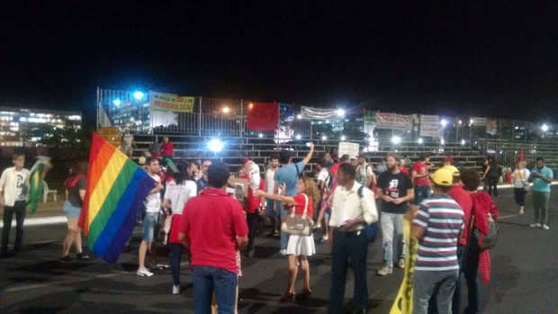 Manifestantes contrrios ao impeachment em Braslia