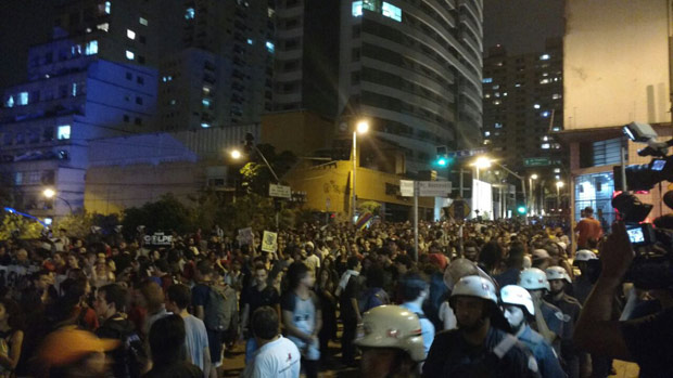 Manifestantes chegam  praa Roosevelt em So Paulo