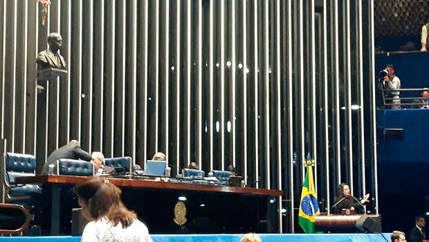 O presidente do STF Ricardo Lewandowski durante fala da advogada de acusao Janana PaschoalCrdito: Dbora Alves/Folhapress