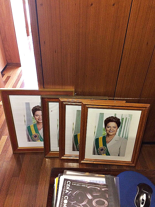 Quadros da ex-presidente Dilma Rousseff começam a ser retirados dos gabinetes do Palácio do Planalto