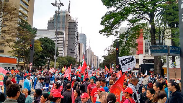 Protesto na praa Oswaldo Cruz, prximo  avenida Paulista, no dia do desfile de 7 de setembro