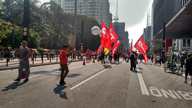 Manifestantes so minoria na av. Paulista em incio de protesto anti-Temer 