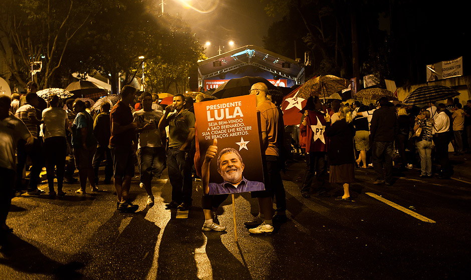 Em imagem de 2011, Lula  recebida com festa em So Bernardo do Campo