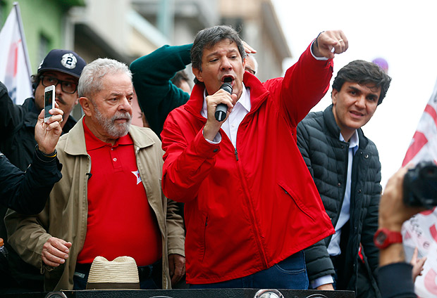 Lula durante campanha com Haddad no Jardim da Conquista, em So Mateus, na zona leste de SP