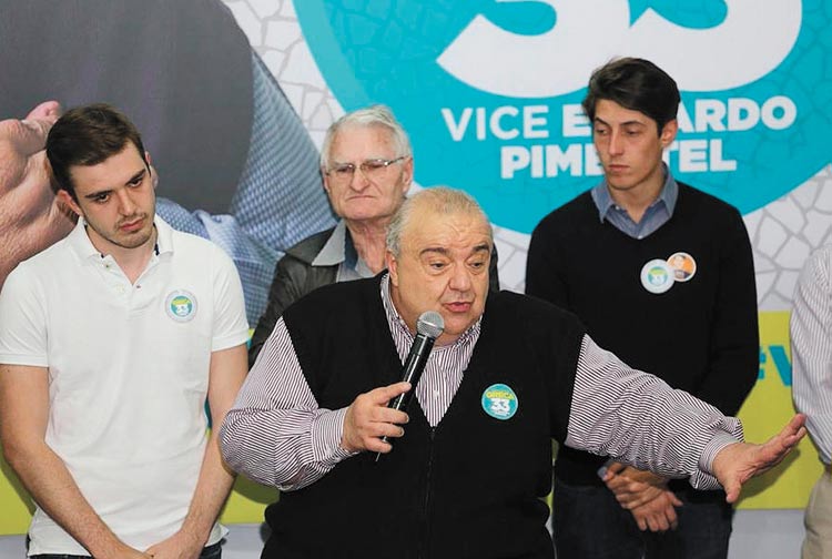 O candidato de Curitiba Rafael Greca (PMN), durante evento de campanha