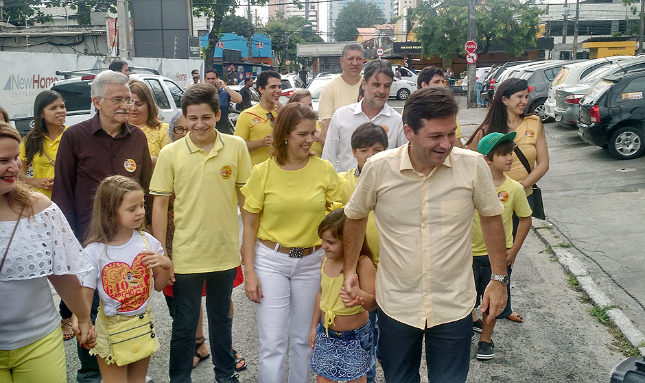 Candidato  Prefeitura de Recife, Geraldo Jlio (PSB), chega para votar Kleber Nunes/Folhapress 
