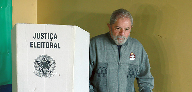 Lula vota na Escola Estadual Jos Firmino Correia de Araujo, em So Bernardo do Campo