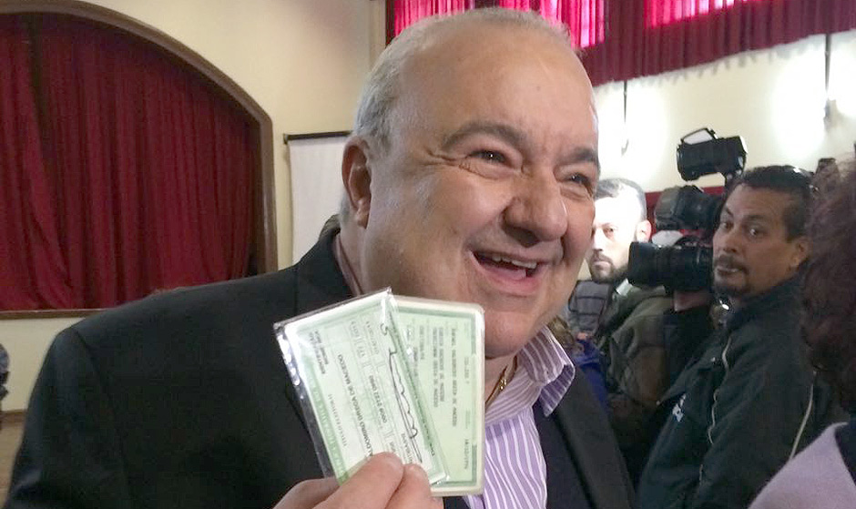 Candidato a prefeito Rafael Greca (PMN) vota em CuritibaCrdito: Estelita Hass Carazzai/Folhapress