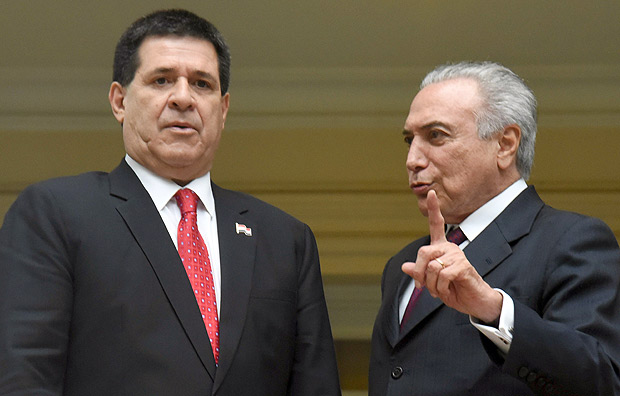 Michel Temer ao lado de Horacio Cartes, presidente do Paraguai
