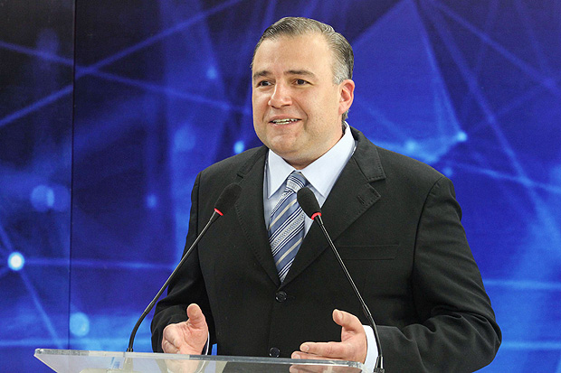 O candidato a prefeito de Curitiba pelo PSD, Ney Leprevost, em debate na sexta (7)