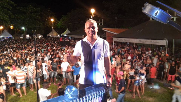 O prefeito Gelsimar Gonzaga, que no conseguiu se reeleger, no Carnaval de Itaocara