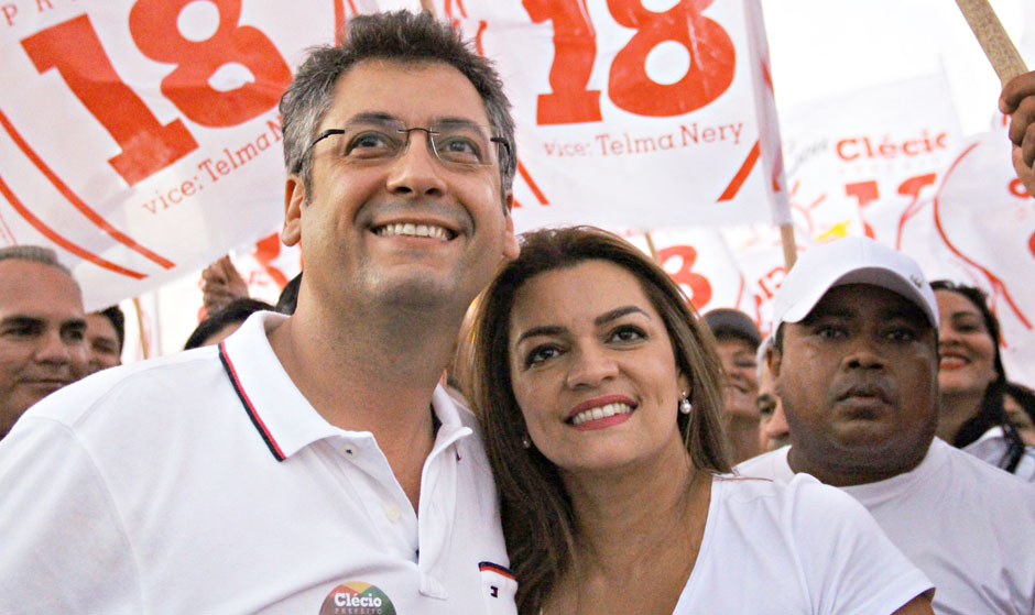 O prefeito de Macap, Clcio Luis (Rede), candidato a reeleio, ao lado de sua vice, Telma Nery (DEM) 