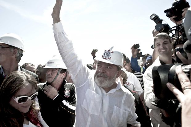 O ex-presidente Lula visita as obras do Itaquero, na zona leste de So Paulo 