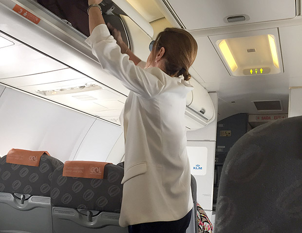 Claudia Cruz, mulher de Eduardo Cunha, durante voo para Curitiba 