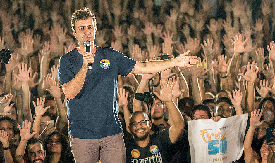 RIO DE JANEIRO - ELEIOES - PODER - O candidato a prefeito do Rio de Janeiro pelo PSOL, Marcelo Freixo, durante comcio nos arcos da Lapa. 26/10/2016 - Foto - Marlene Bergamo/Folhapress - 017