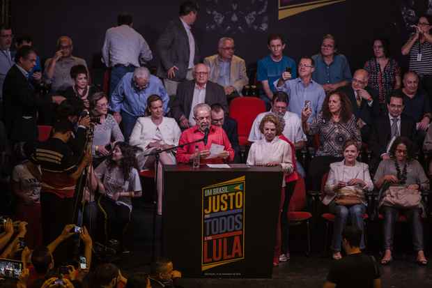 Lula discursa em ato de apoio a ele na casa de Portugal, no centro de So Paulo