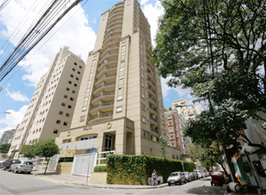 Fachada do edificio do doleiro Alberto Youssef, um dos principais delatores da Lava Jato &ndash; Joel Silva/ Folhapress