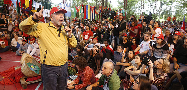 O ex-presidente Lula, cuja defesa diz ver 'elo suspeito' de Lava Jato com EUA