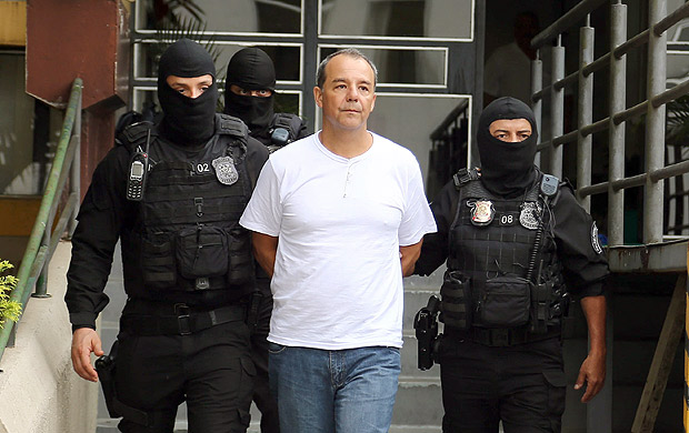 Ex-governador do Rio de Janeiro Sérgio Cabral é levado à carceragem da PF em Curitiba