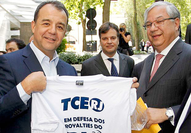 O presidente do TCE-RJ, Jonas Lopes (dir.) com o ex-governador Sérgio Cabral (esq.), hoje preso