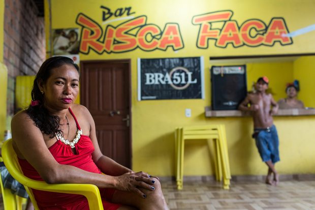 MANACAPURU, AM, BRASIL - 17-11-2016: A ex-prostituta Francisca Ferreira da Silva, 32, eleita vereadora com 1.122 votos, a quarta mais votada de Manacapuru (100km de Manaus). Coroca, como e conhecida recebeu votos principalmente de mototaxistas e taxistas. (Diego Padgurschi /Folhapress - (COTIDIANO) ***EXCLUSIVO***