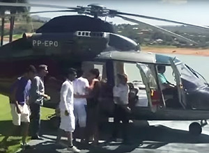Vdeo mostra momento do embarque em helicptero oficial em Escarpas no Lago, no interior de MG