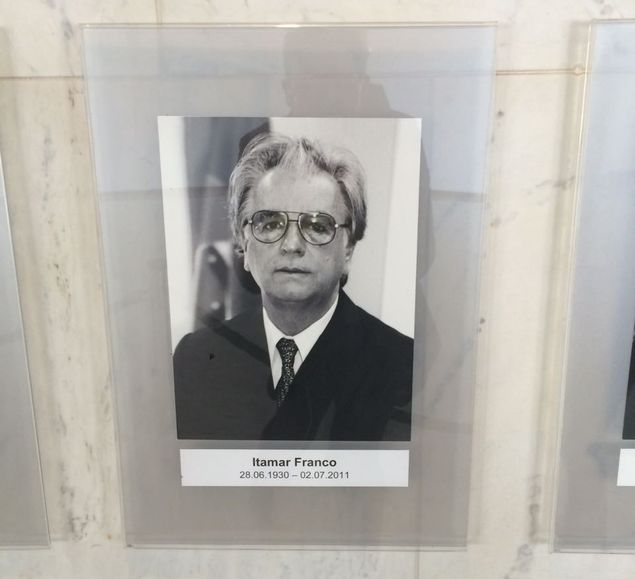Retrato de Itamar Franco com a data atualizada da morte