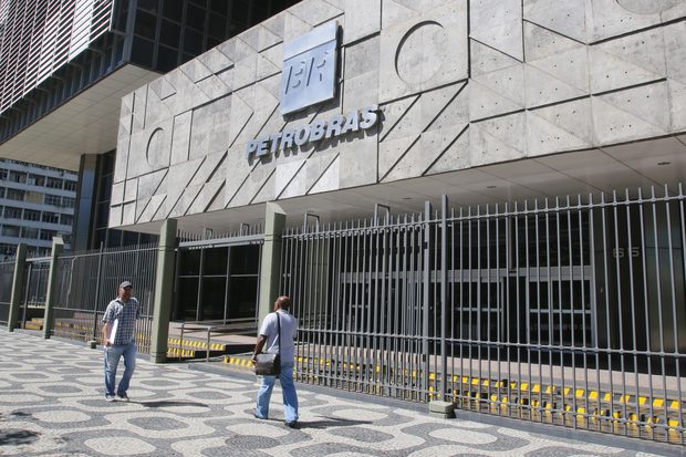 Sede da Petrobras, no Rio; dois ex-gerentes foram presos nesta quinta (4)