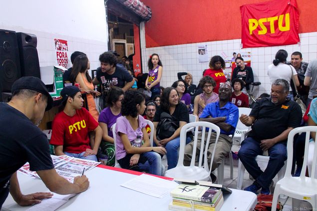 Militantes do PSTU em curso sobre marxismo em So Paulo