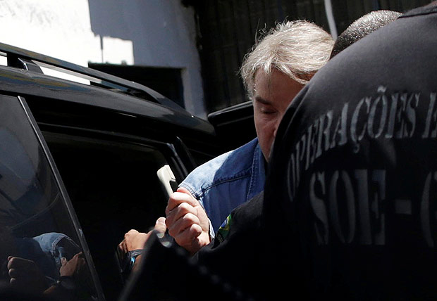 Former billionaire Eike Batista (C) arrives to the Ary Franco prison in Rio de Janeiro, Brazil, January 30, 2017. REUTERS/Ueslei Marcelino ORG XMIT: RJO202