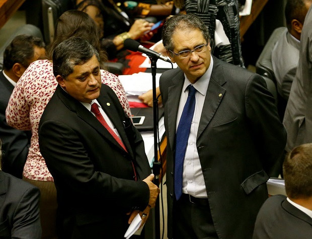Os deputados Carlos Zarattini (PT-SP) e Jos Guimares (PT-CE)