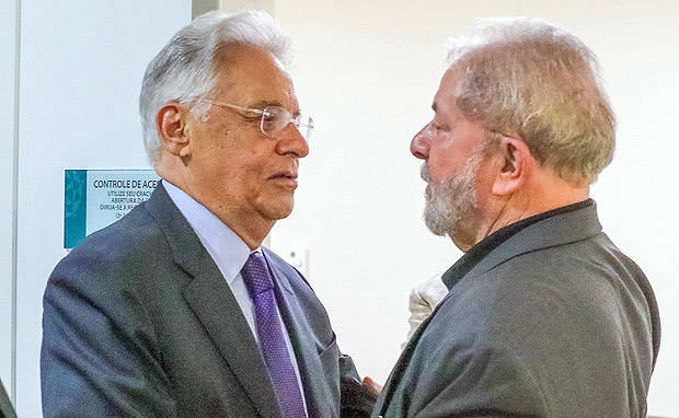 O ex-presidente Fernando Henrique Cardoso, acompanhado do ex-ministro Jos Gregori, fez uma visita de condolncias ao ex-presidente Luiz Incio Lula da Silva, que os recebeu com o ex-ministro Celso Amorim.