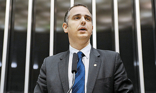 O deputado federal Rodrigo Pacheco (PMDB-MG), presidente da Comissão de Constituição e Justiça