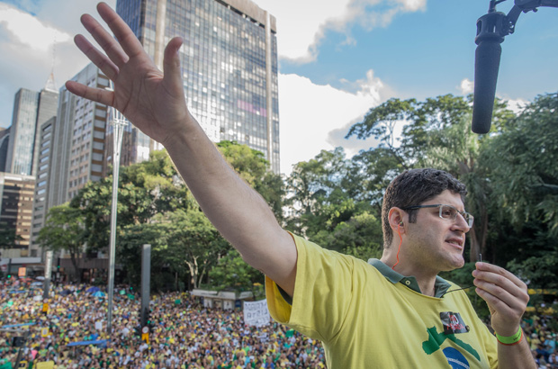 Líder do movimento "Vem Pra Rua", Rogerio Chequer, durante manifestação na avenida Paulista