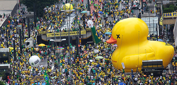Manifestação na avenida Paulista, em 2016, pedindo o impeachment da presidente Dilma