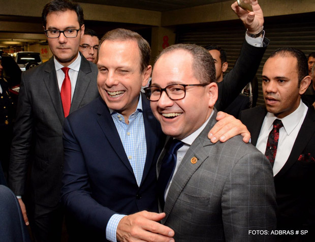 Joo Doria e o deputado especial Cezinho da Madureira (DEM-SP) na conveno da Assembleia de Deus Madureira Divulgao 