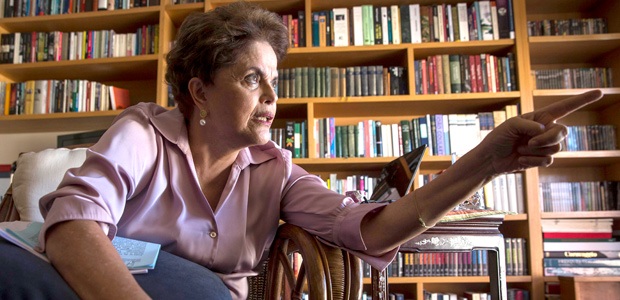 ***EXCLUSIVO PODER - A Presidenta Dilma durante entrevista a Folha em sua casa, em Porto Alegre. Ela falou das delações de Marcelo Odebrecht e do processo de cassação de sua chapa que pode ocorrer essa semana quando ocorre o julgamento pelo TSE.03/04/2017 - Foto - Marlene Bergamo/Folhapress - 017 - EXCLUSIVO*** *** NÃO USAR SEM AUTORIZAÇÃO DA FOTOGRAFIA***