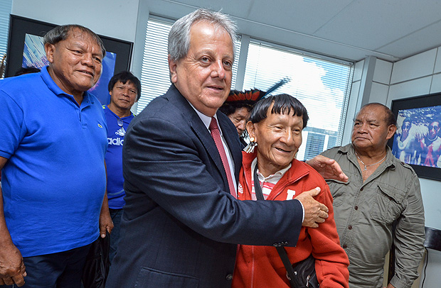 Antonio Costa, ex-presidente da Funai, recebe militantes indgenas