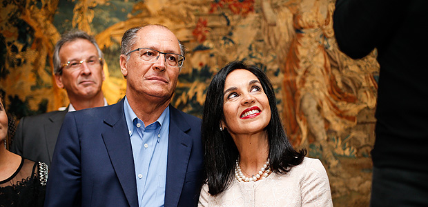 SAO PAULO, SP, 21.03.2017: Geraldo Alckmin e Lu Alckmin - Jantar em homenagem a Joao Doria, na casa de Lucilia Diniz. (Foto: Bruno Poletti/Folhapress, FSP-MONICA BERGAMO) ***EXCLUSIVO FOLHA***