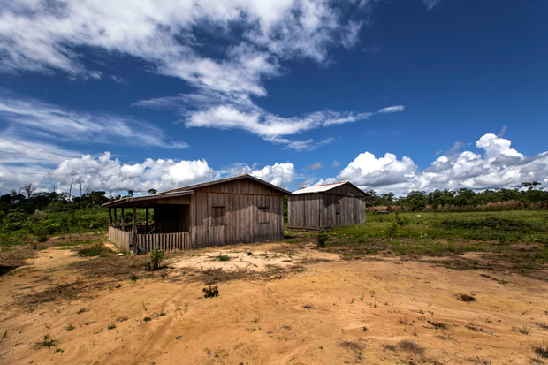 Casa abandonada após a chacina que matou nove pessoas em Taquaruçu do Norte (MT)