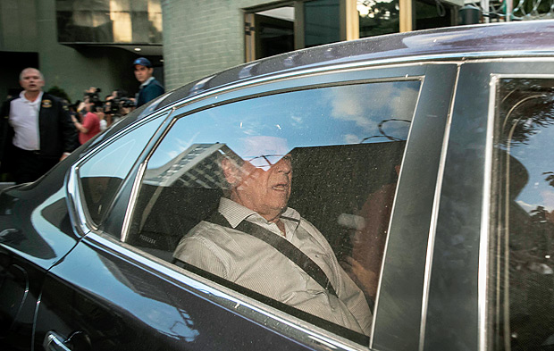 O ex-ministro Jos Dirceu deixa prdio da Justia Federal em Curitiba, nesta quarta (3)