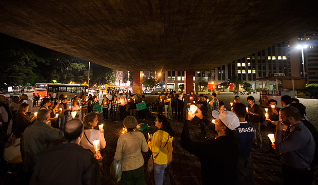 Manifestantes fazem ato na avenida Paulista a favor da Lava Jato na vspera do depoimento de Lula