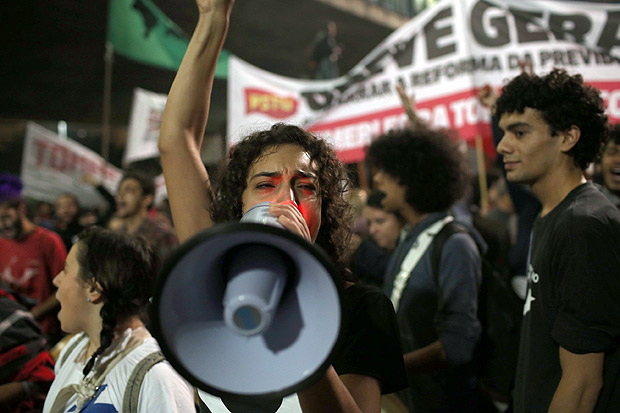 Manifestantes em So Paulo pedem a renncia de Michel Temer 