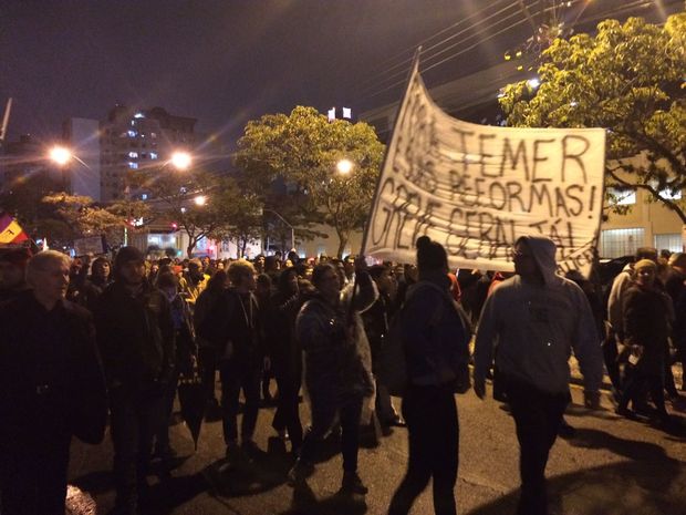 Protesto em Curitiba com estudantes, sindicatos e movimentos sociais