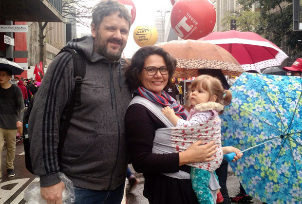 Valria Oliveira, 43, levou a famlia para ato na avenida Paulista