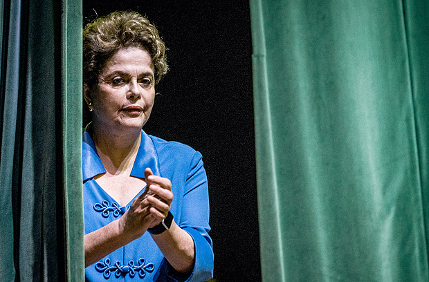 SAO PAULO, SP, BRASIL, 05-06-2017: A ex-presidente Dilma Rousseff participa de uma conferencia na abertura do Salo do Livro Poltico na PUC-SP. (Foto: Bruno Santos/ Folhapress) *** FSP-PODER *** EXCLUSIVO FOLHA***
