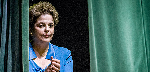 SAO PAULO, SP, BRASIL, 05-06-2017: A ex-presidente Dilma Rousseff participa de uma conferencia na abertura do Salão do Livro Político na PUC-SP. (Foto: Bruno Santos/ Folhapress) *** FSP-PODER *** EXCLUSIVO FOLHA***